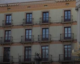Vista exterior de Edifici en venda en Santiago de Compostela 