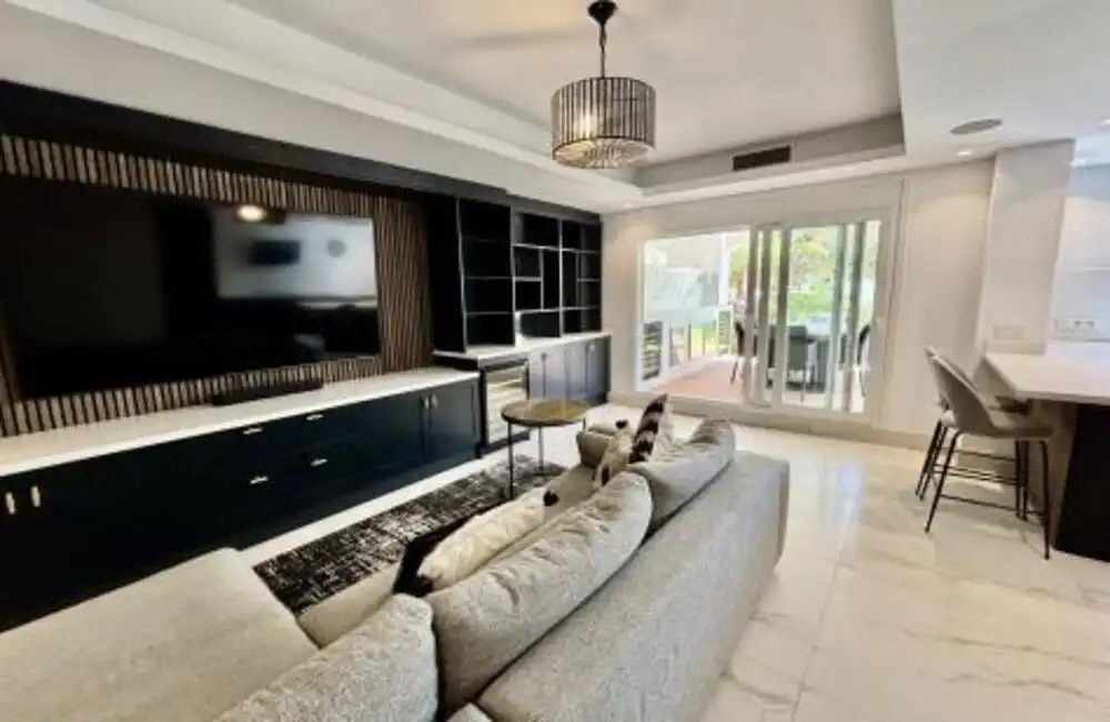 Sala d'estar de Apartament de lloguer en Marbella amb Aire condicionat, Calefacció i Terrassa