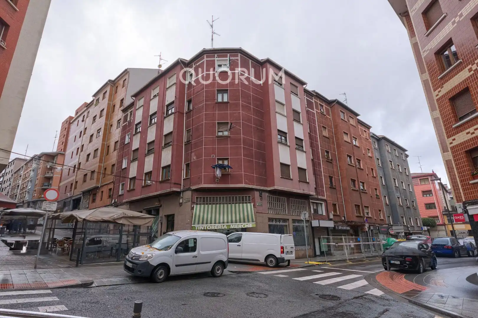 Vista exterior de Pis en venda en Basauri  amb Calefacció i Parquet