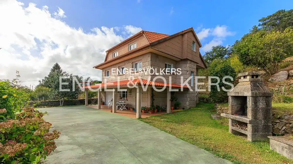 Casa con jardín en venta en Gondomar