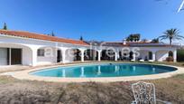 Vista exterior de Casa o xalet en venda en L'Alfàs del Pi amb Aire condicionat, Calefacció i Jardí privat