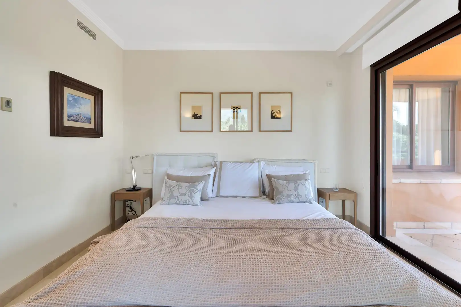 Dormitori de Apartament en venda en Marbella amb Aire condicionat, Calefacció i Jardí privat