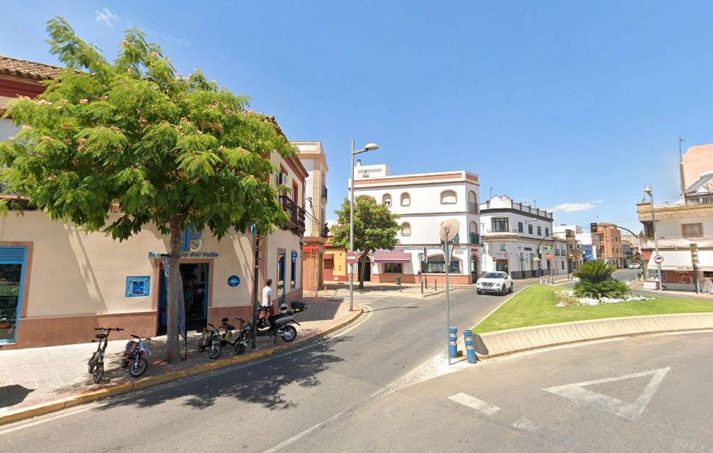 Exterior view of Building for sale in Dos Hermanas