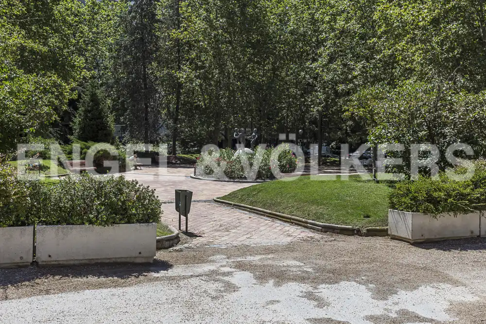 Wohnung zum Verkauf in Madrid mit Klimaanlage, Heizung und Privatgarten