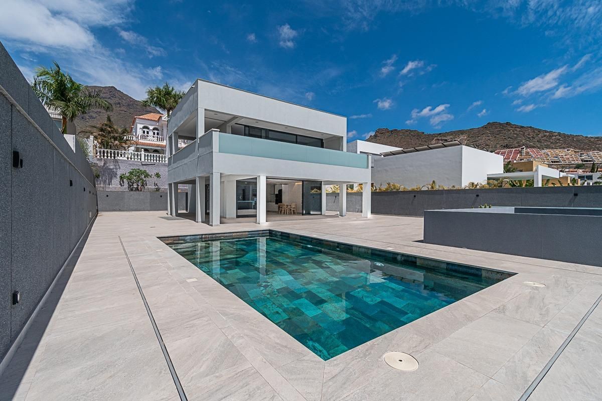 Vista exterior de Casa o chalet en venta en Adeje con Aire acondicionado, Terraza y Piscina