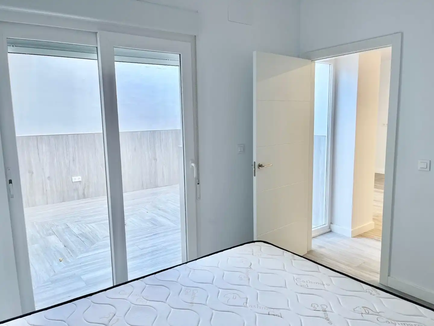 Habitación de Apartamento de alquiler en El Campello con Aire acondicionado, Calefacción y Terraza
