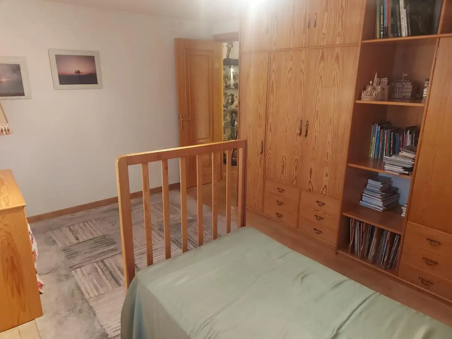 Dormitori de Casa o xalet en venda en Torrecaballeros amb Calefacció, Jardí privat i Traster