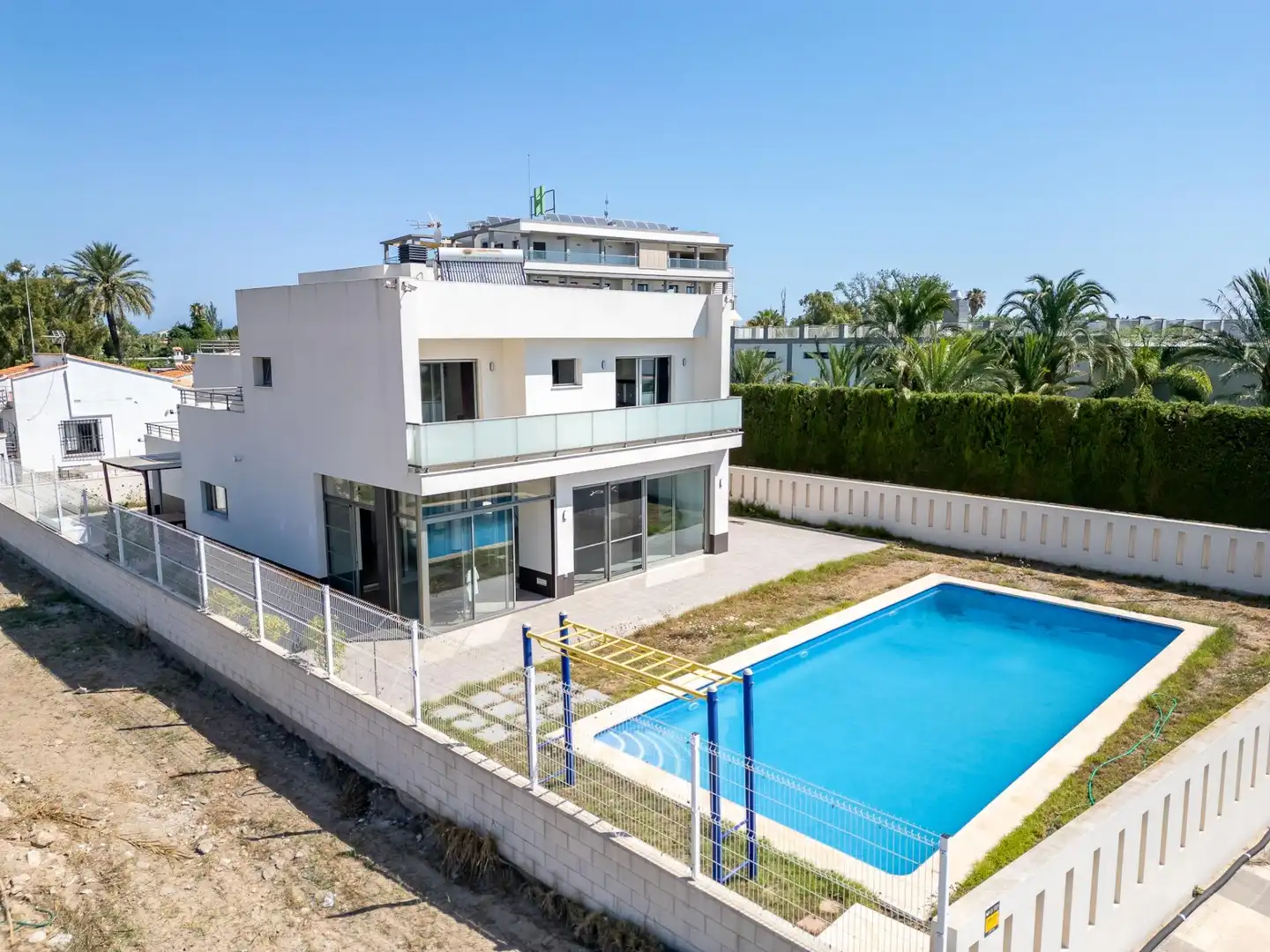 Piscina de Casa o xalet en venda en Oliva amb Aire condicionat, Jardí privat i Terrassa