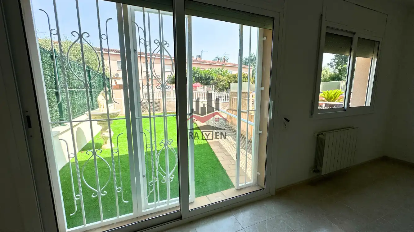 Houses for sale in del Poeta Apel·les Mestres, Poble Nou - Olivar Gran
