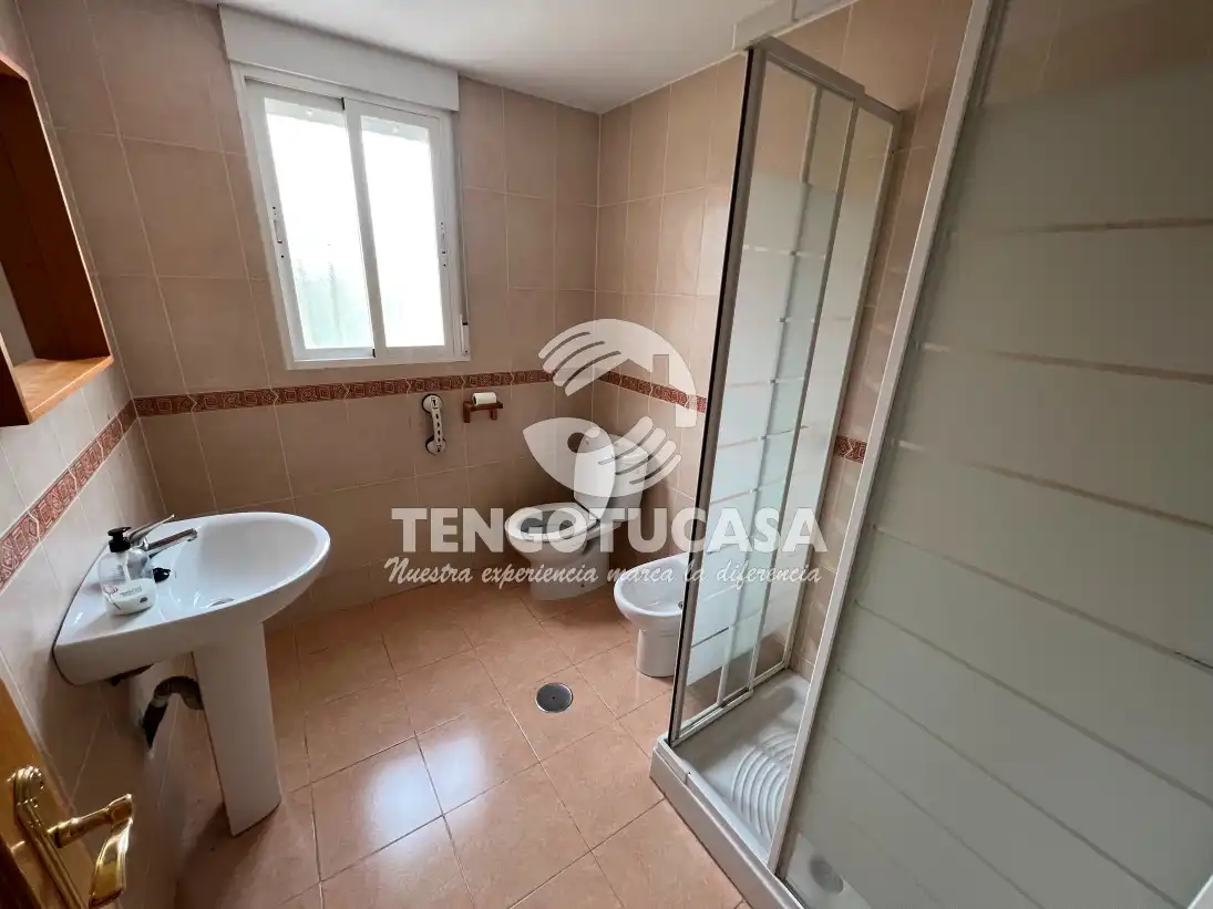 Bany de Pis en venda en Madrid amb Calefacció, Parquet i Terrassa