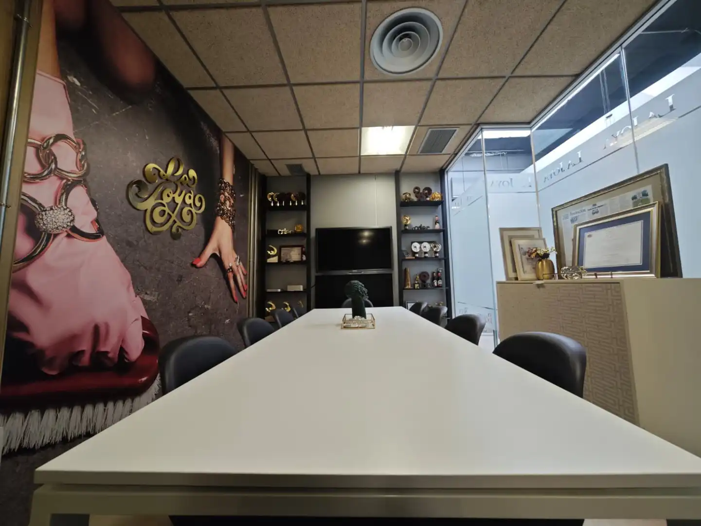 Dining room of Industrial buildings for sale in Madrid