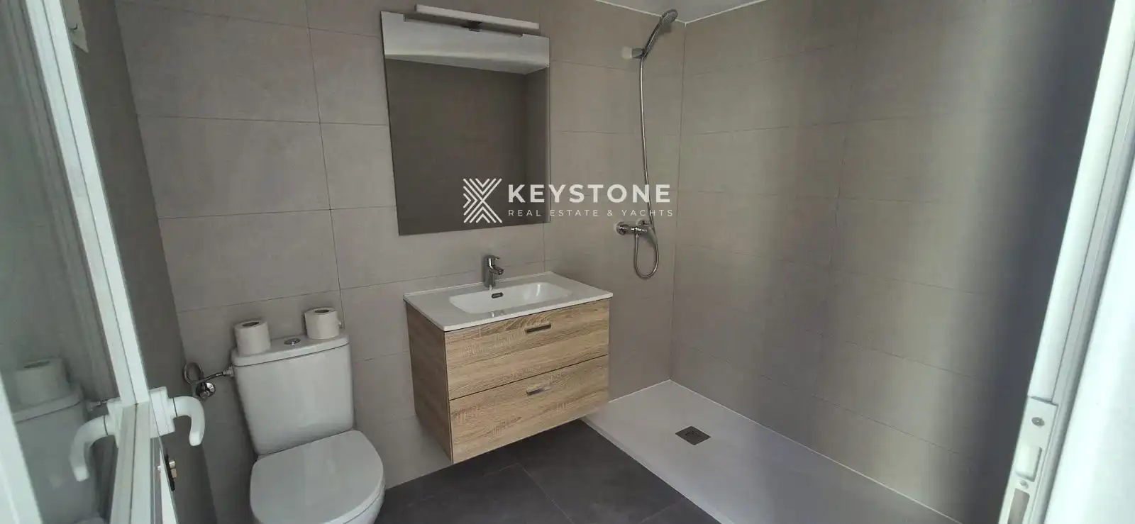 Baño de Piso para compartir en Llucmajor con Aire acondicionado y Amueblado
