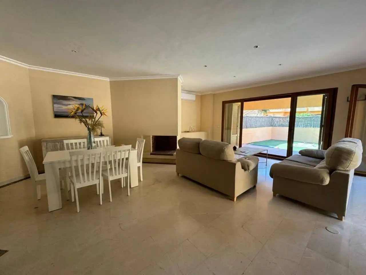Esszimmer von Einfamilien-Reihenhaus zum Verkauf in Cartagena mit Klimaanlage, Privatgarten und Terrasse