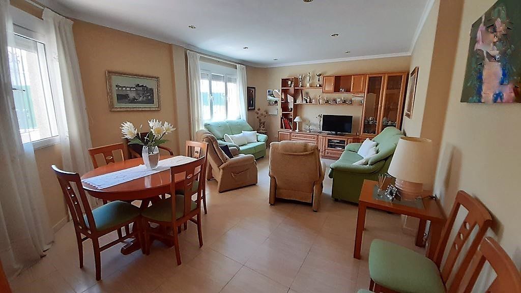 Sala d'estar de Casa adosada en venda en Villalgordo del Júcar amb Calefacció i Terrassa