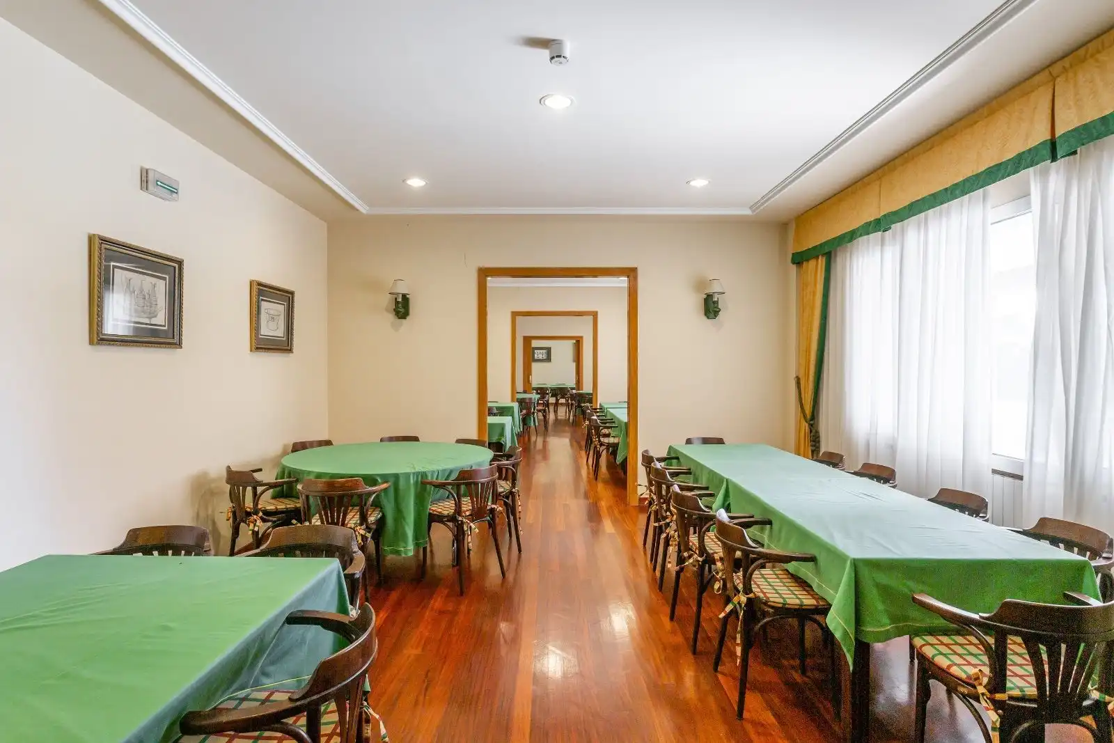 Esszimmer von Gebäude zur Miete in Yesa