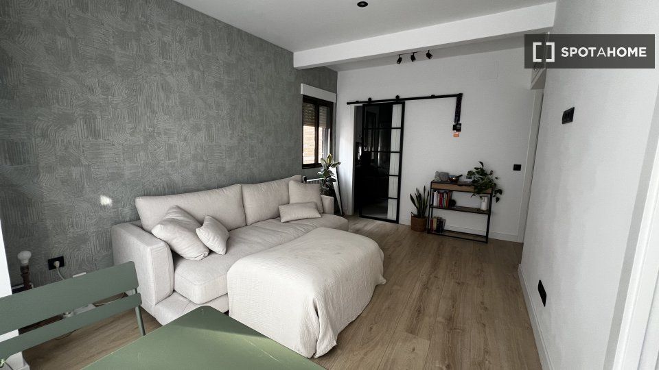 Living room of Flat to rent in  Madrid Capital  with Air Conditioner, Heating and Furnished