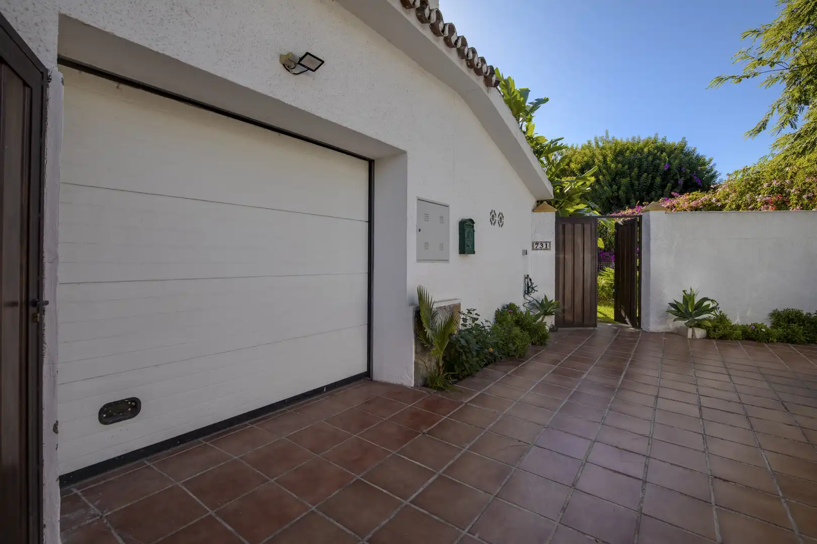 Vista exterior de Casa o chalet en venta en Marbella con Aire acondicionado, Calefacción y Jardín privado