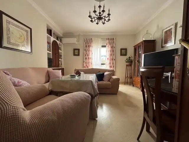 Sala d'estar de Casa o xalet en venda en Utrera amb Aire condicionat, Calefacció i Jardí privat