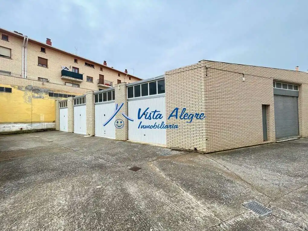 Vista exterior de Pis en venda en Castañares de Rioja amb Calefacció, Terrassa i Traster