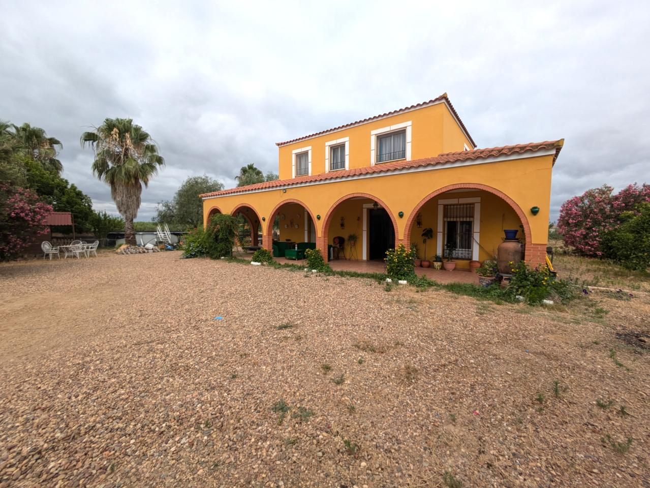 Vista exterior de Finca rústica en venda en Mérida amb Jardí privat, Terrassa i Piscina