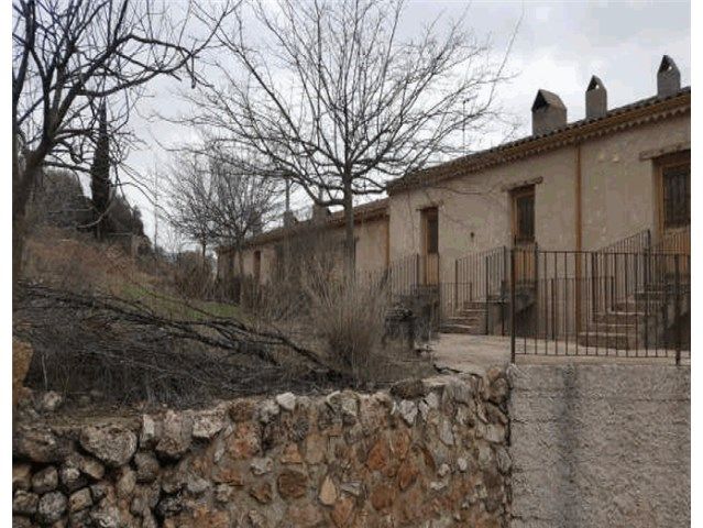 Vista exterior de Edifici en venda en Siles