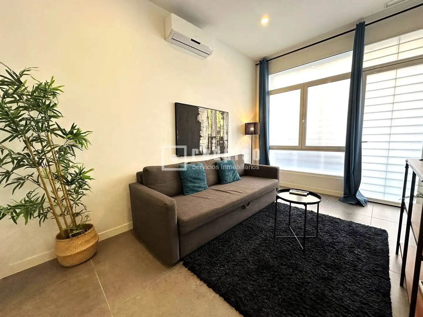 Living room of Flat for sale in Madrid  with Air Conditioner, Heating and Furnished