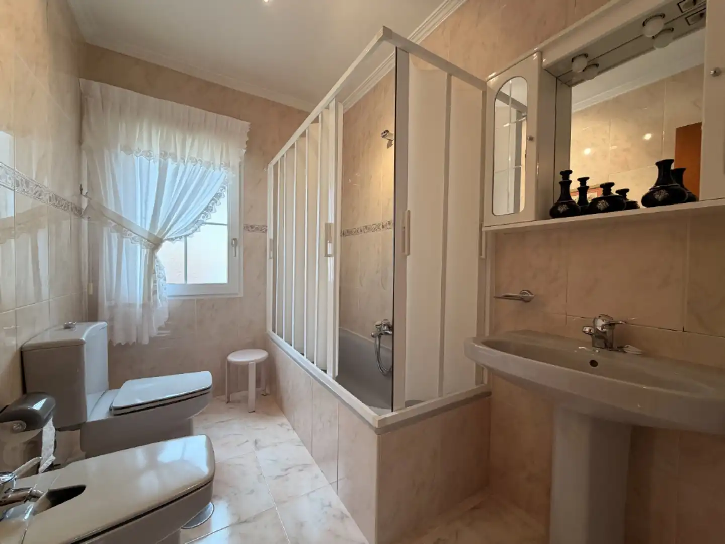 Badezimmer von Haus oder Chalet zum Verkauf in Piélagos mit Heizung, Privatgarten und Terrasse