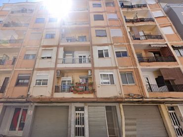 Pis amb ascensor en venda a Plaça de la Reina 5