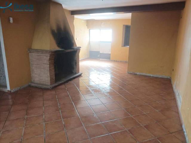 Casa adosada en Venta en Constantina