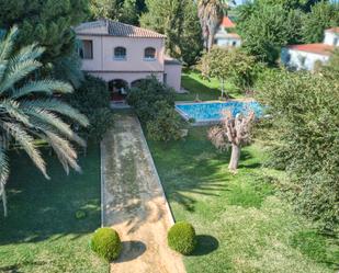 Jardí de Casa adosada en venda en Utrera amb Jardí privat, Terrassa i Alarma