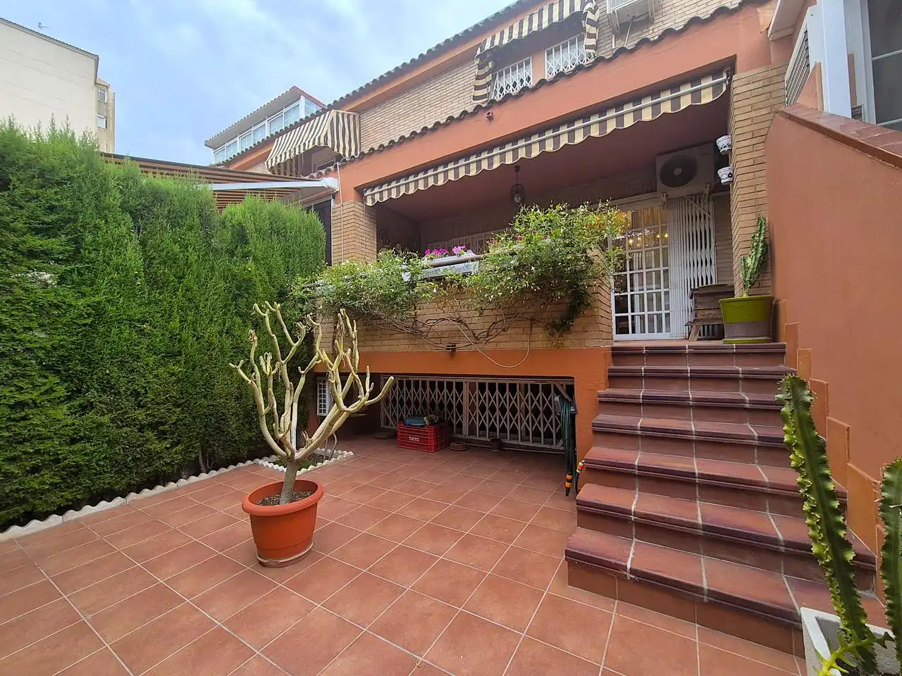 Jardí de Casa o xalet en venda en Alicante / Alacant amb Aire condicionat, Jardí privat i Terrassa