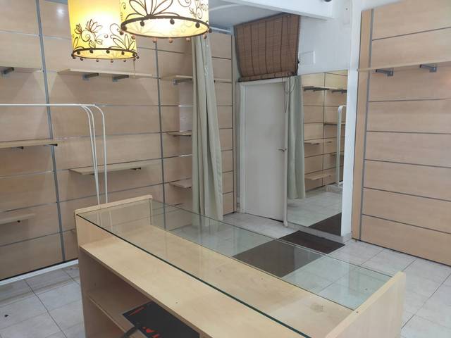Local comercial en Alquiler en El Raval - Portes Encarnades