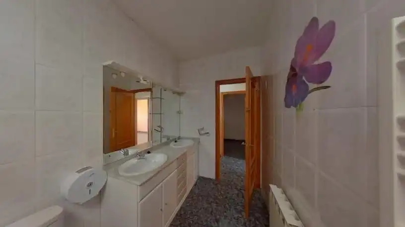 Bathroom of Flat for sale in Sabadell