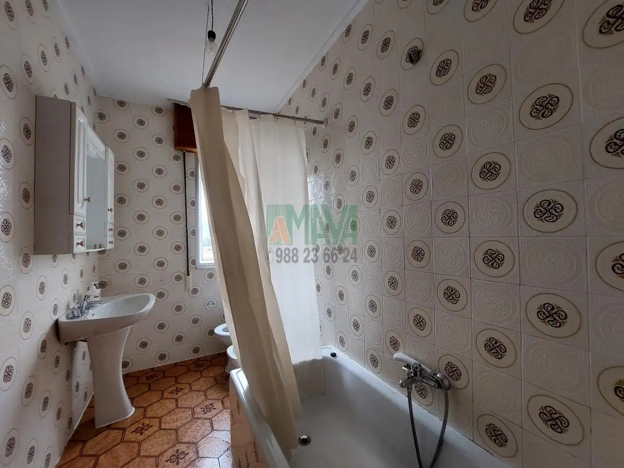 Baño de Casa o chalet en venta en Ourense Capital  con Calefacción y Jardín privado