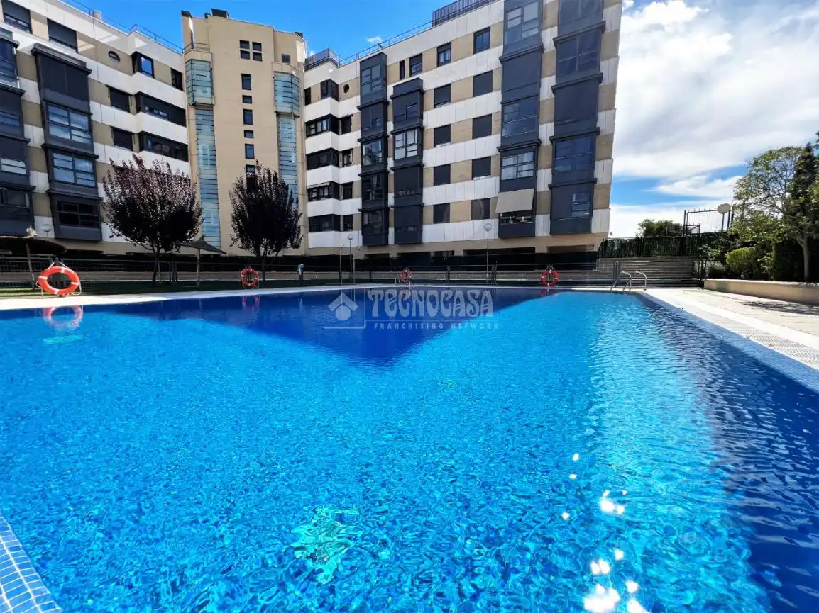 Piscina de Pis en venda en Madrid amb Aire condicionat, Calefacció i Traster