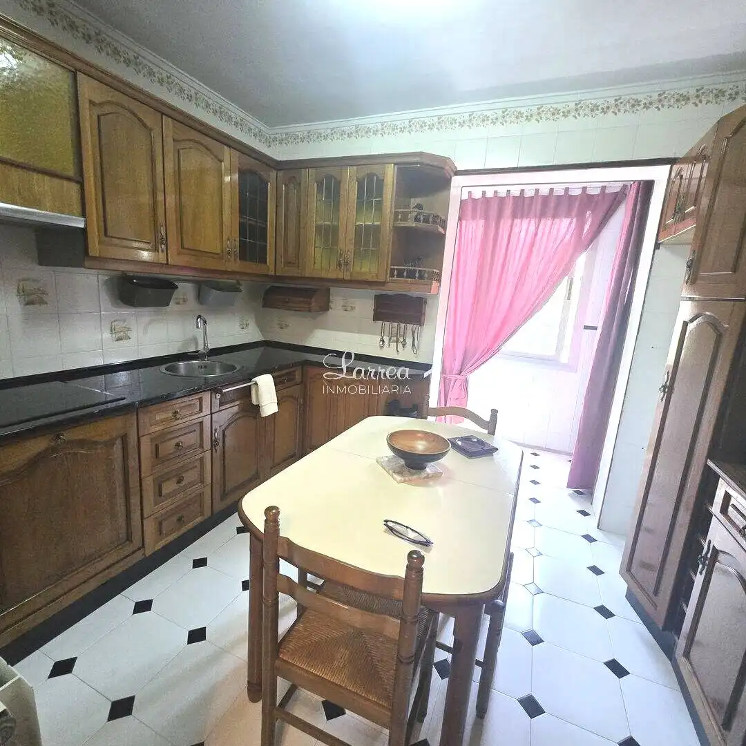 Cocina de Piso en venta en Amorebieta-Etxano con Calefacción, Amueblado y Balcón