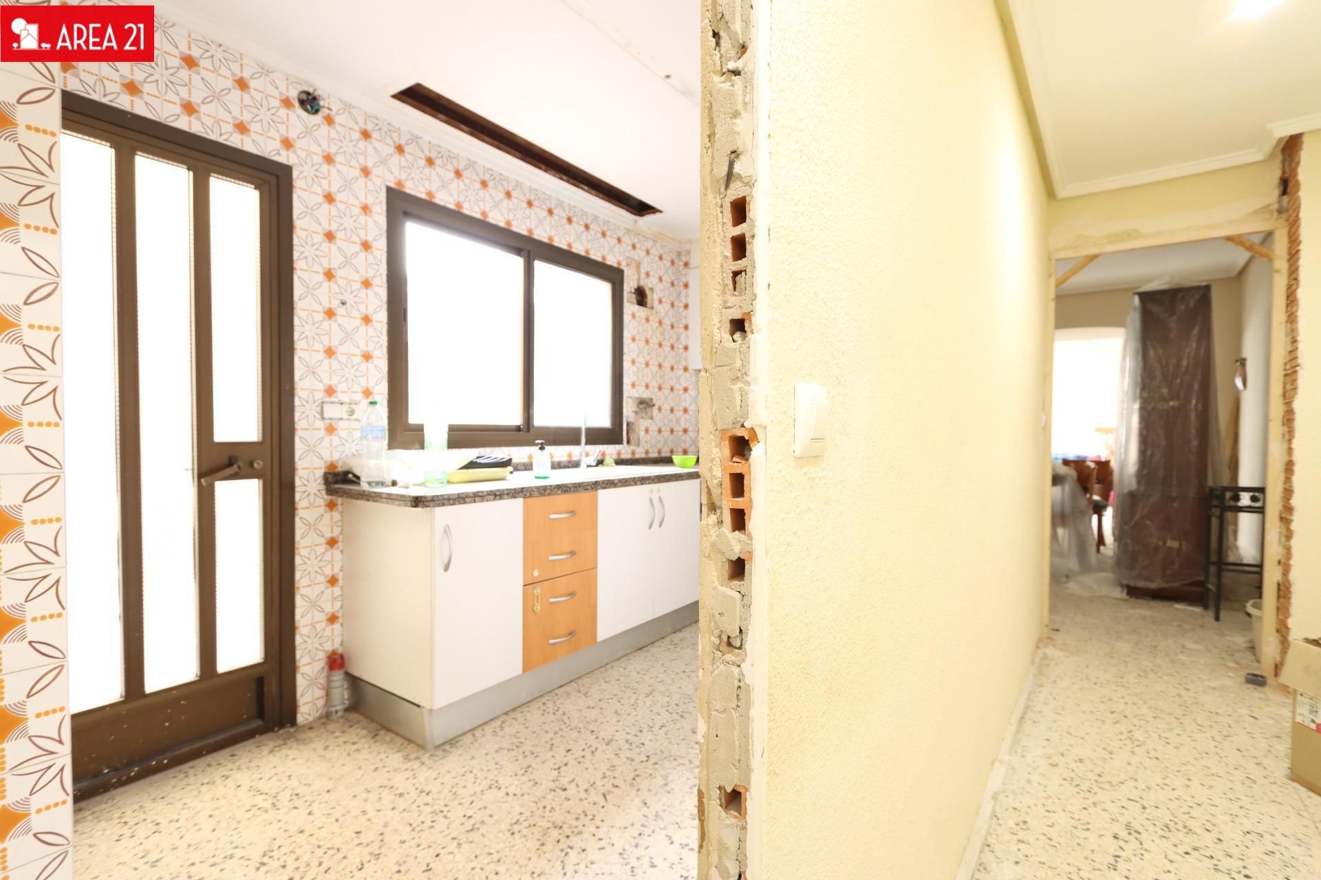 Kitchen of Flat for sale in La Pobla de Vallbona