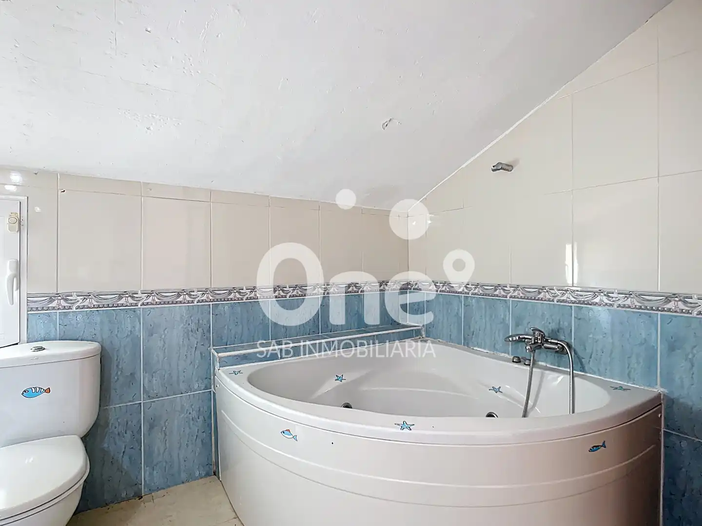 Bathroom of Houses for sale in L'Eliana  with Air Conditioner, Heating and Private garden