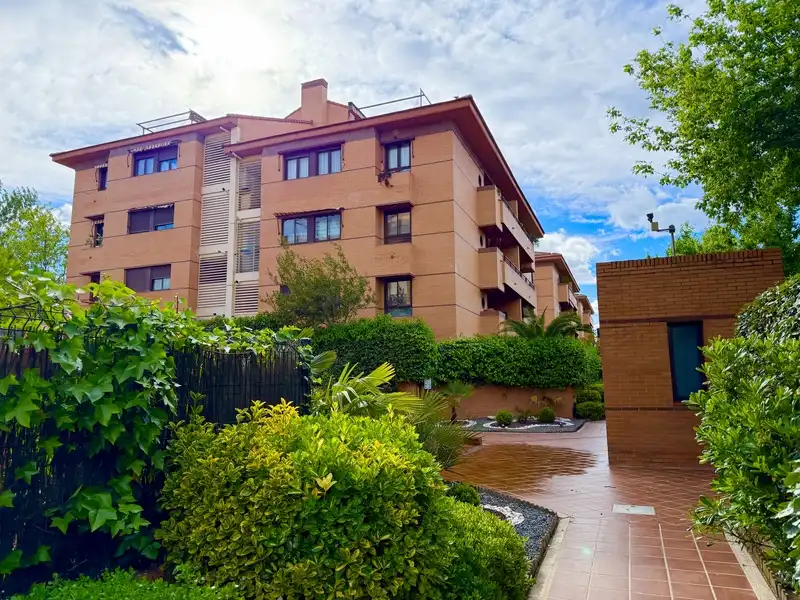 Vista exterior de Pis de lloguer en Boadilla del Monte amb Calefacció, Jardí privat i Terrassa