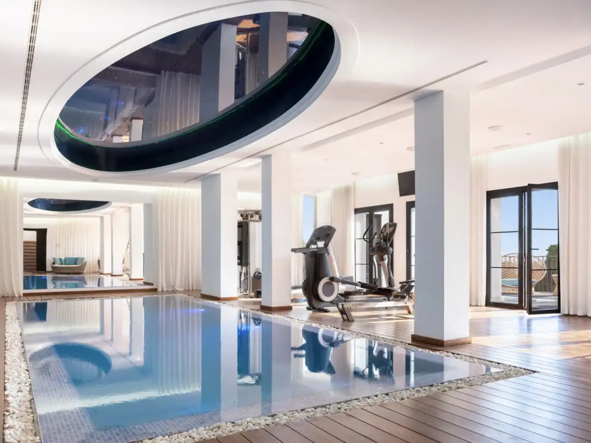 Swimming pool of Detached homes for sale in Benahavís  with Air Conditioner, Terrace and Jacuzzi