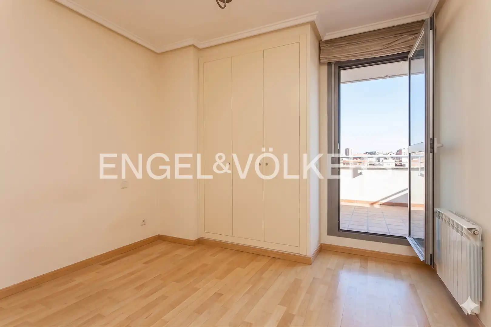 Dormitori de Àtic de lloguer en Madrid amb Aire condicionat, Calefacció i Parquet