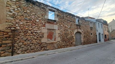 Terreny amb façana del S. XVII