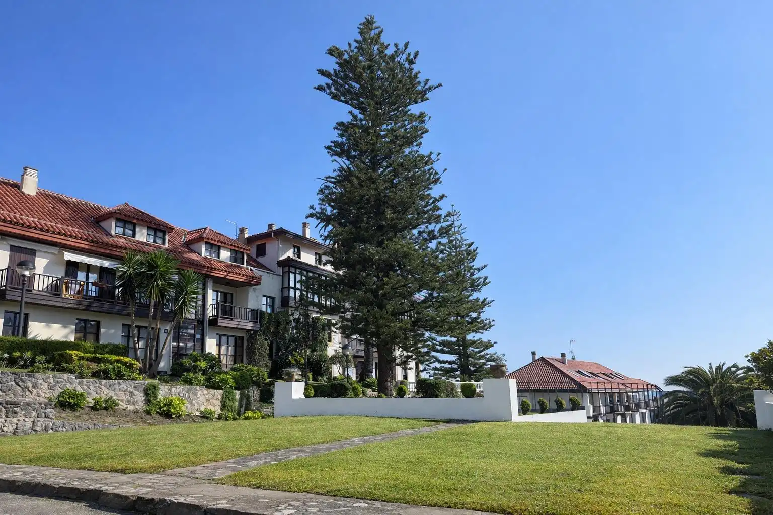 Vista exterior de Dúplex en venda en Comillas (Cantabria) amb Calefacció, Terrassa i Balcó