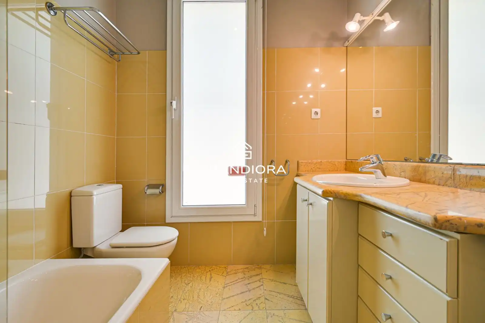 Bathroom of Houses for sale in El Masnou  with Air Conditioner, Terrace and Swimming Pool