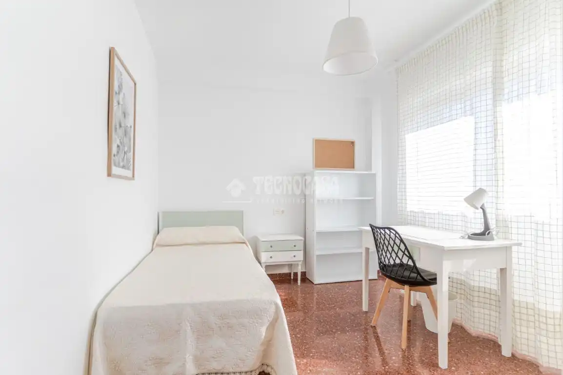 Habitación de Piso de alquiler en Granada con Aire acondicionado y Amueblado
