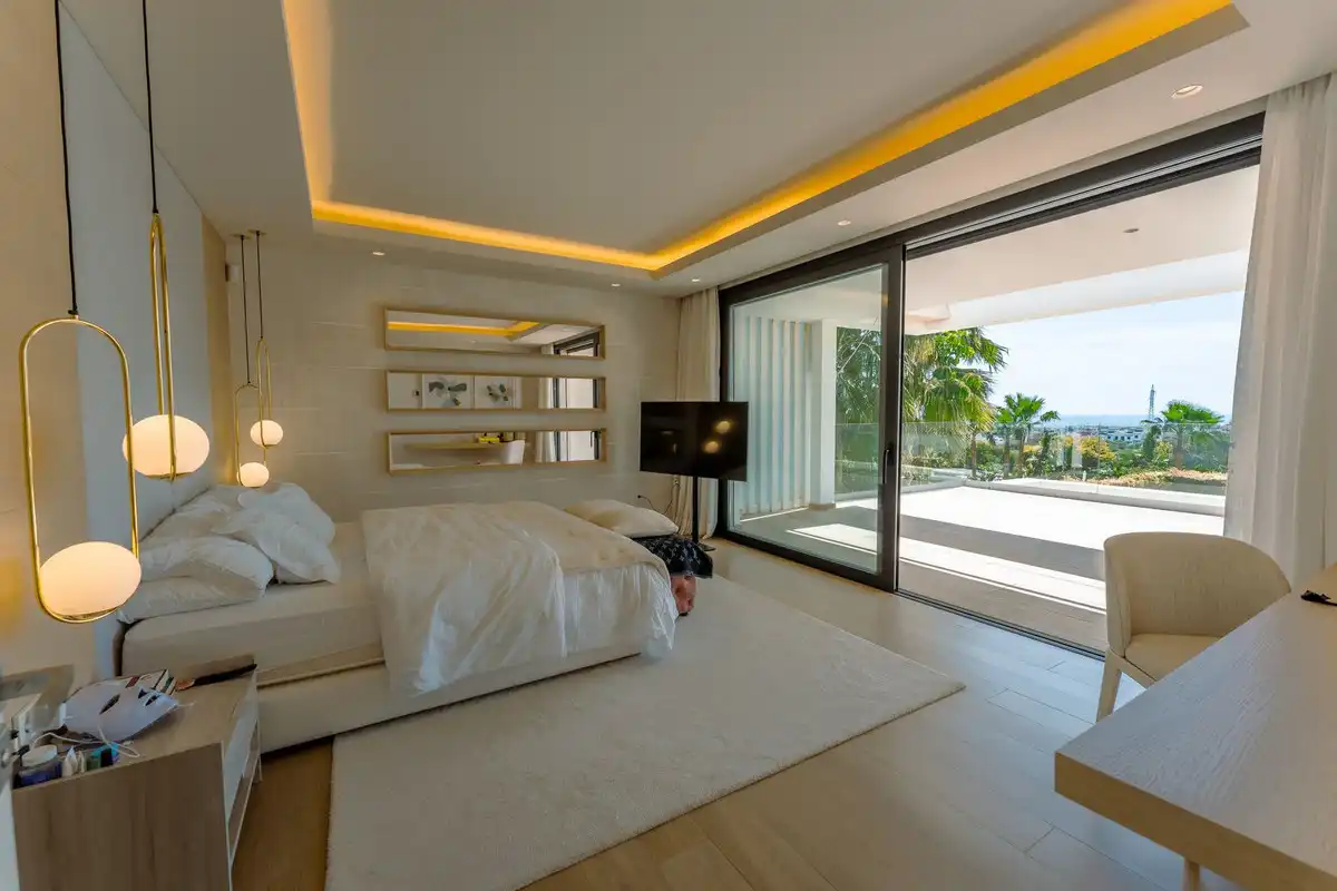 Dormitori de Casa o xalet de lloguer en Estepona amb Jardí privat, Piscina i Alarma