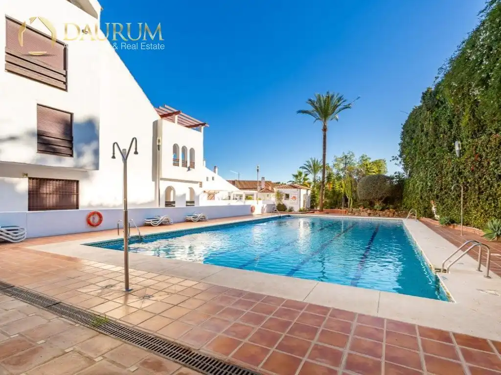 Vista exterior de Dúplex en venta en Marbella con Aire acondicionado, Calefacción y Terraza