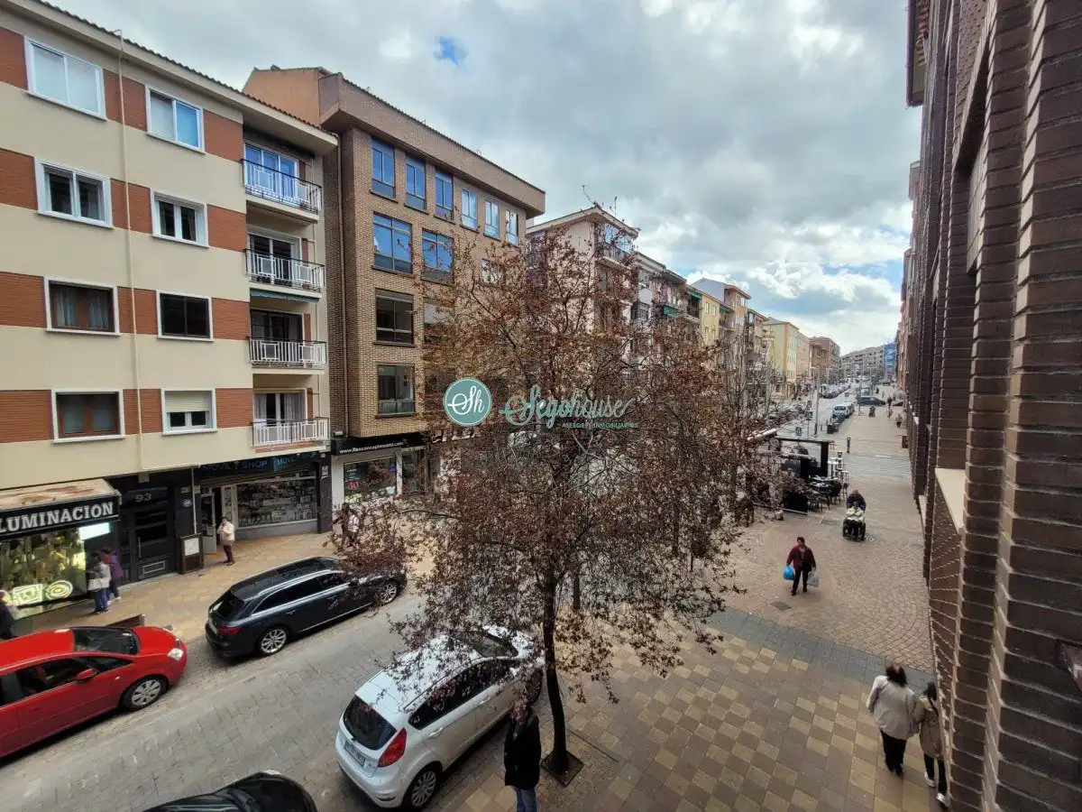 Vista exterior de Pis en venda en Segovia amb Calefacció i Terrassa