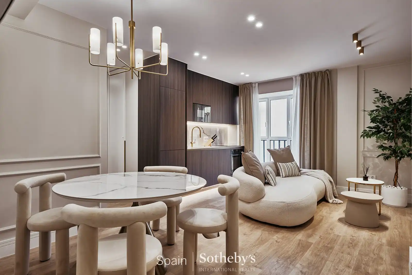 Apartamento con ascensor en venta en Calle de Piamonte
