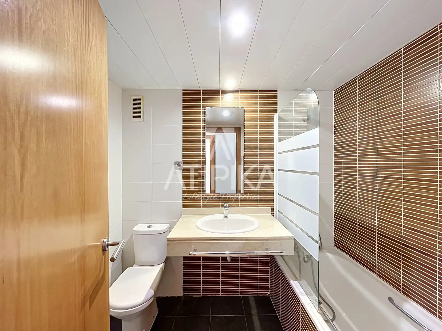 Baño de Piso en venta en Sabadell con Aire acondicionado, Calefacción y Terraza